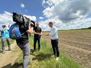 Der Staffelstab wird an der Marktgrenze übergeben